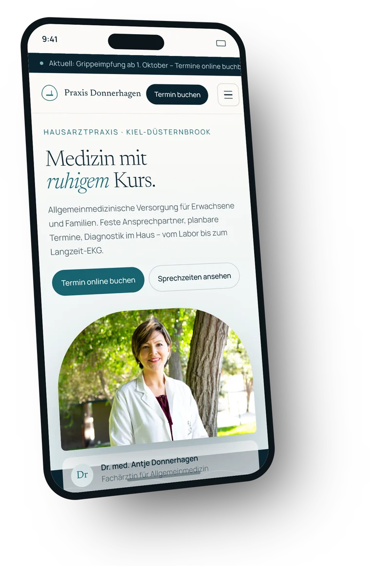 Musterentwurf einer Website auf dem Smartphone: Startseite einer Hausarztpraxis mit Terminbuchung.